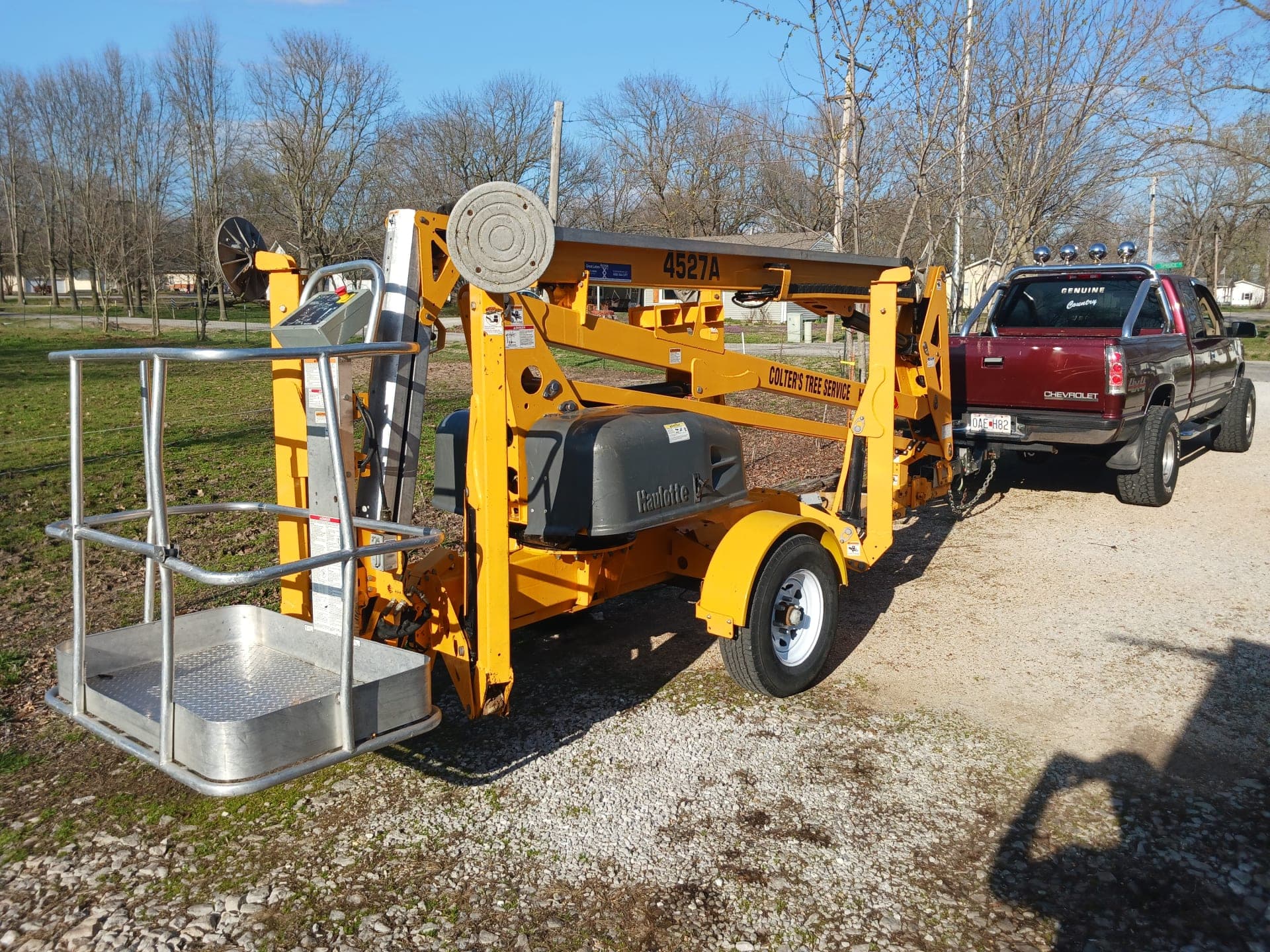 Towable boom lift 