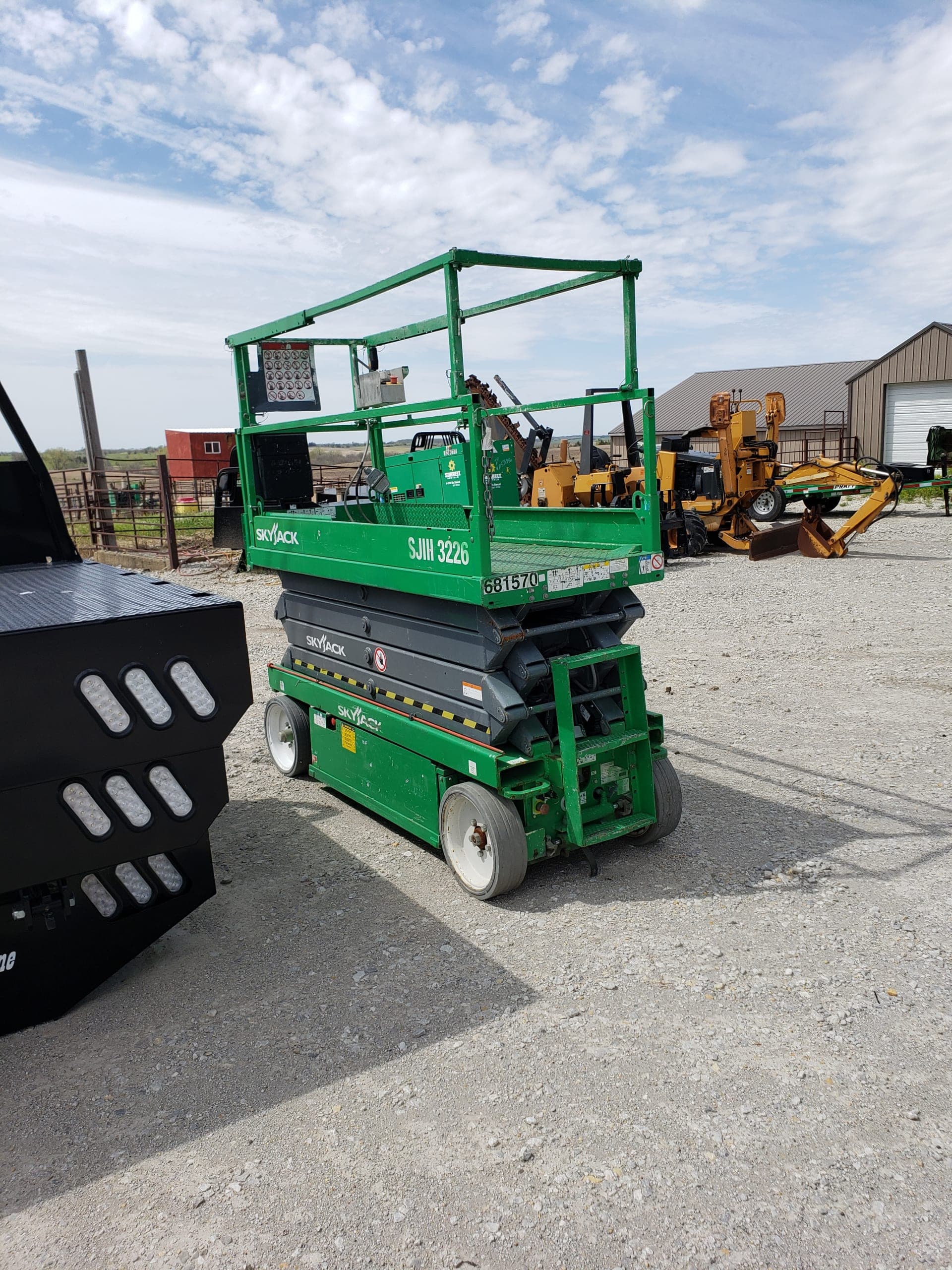 Skyjack 32' Scissor Lift