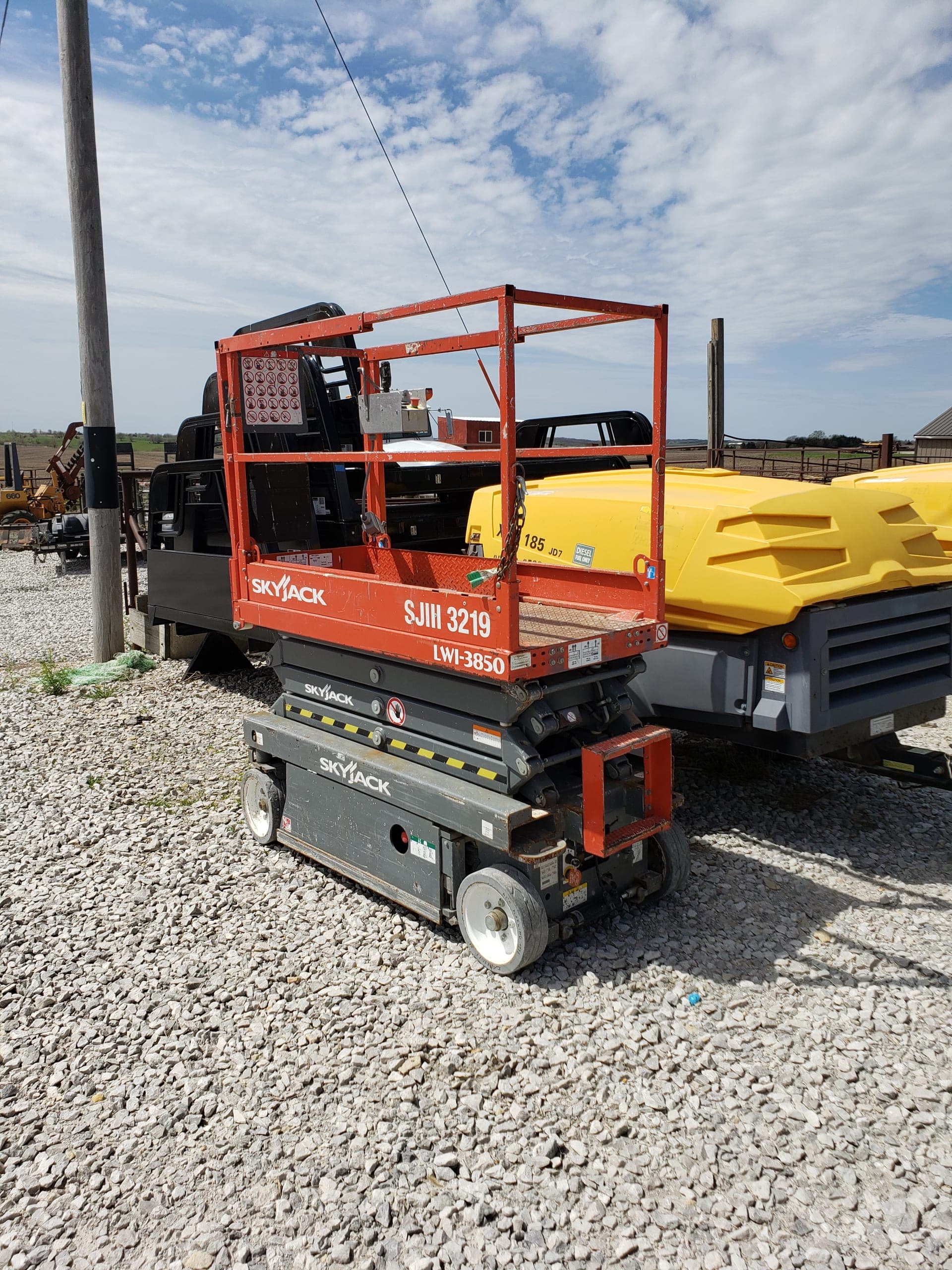 Skyjack 19 Foot Scissor Lift - #5