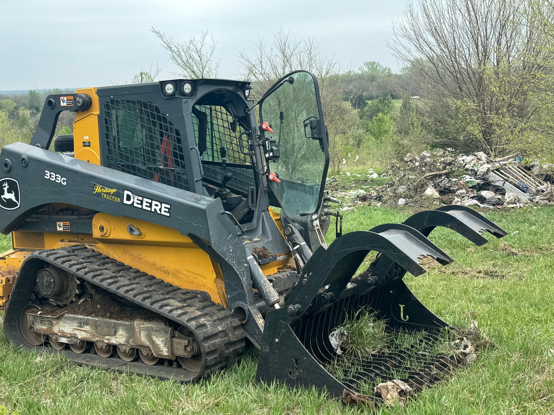 Heavy Duty Skid Steer Grapple Attachment